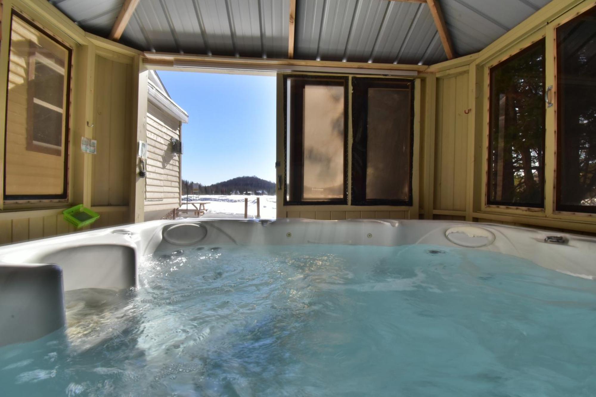 Emme Chalets Sainte-Lucie-de-Doncaster Extérieur photo