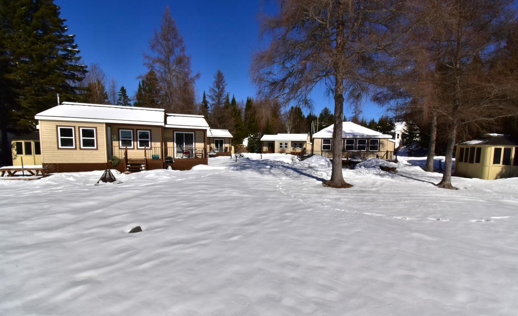 Emme Chalets Sainte-Lucie-de-Doncaster Extérieur photo