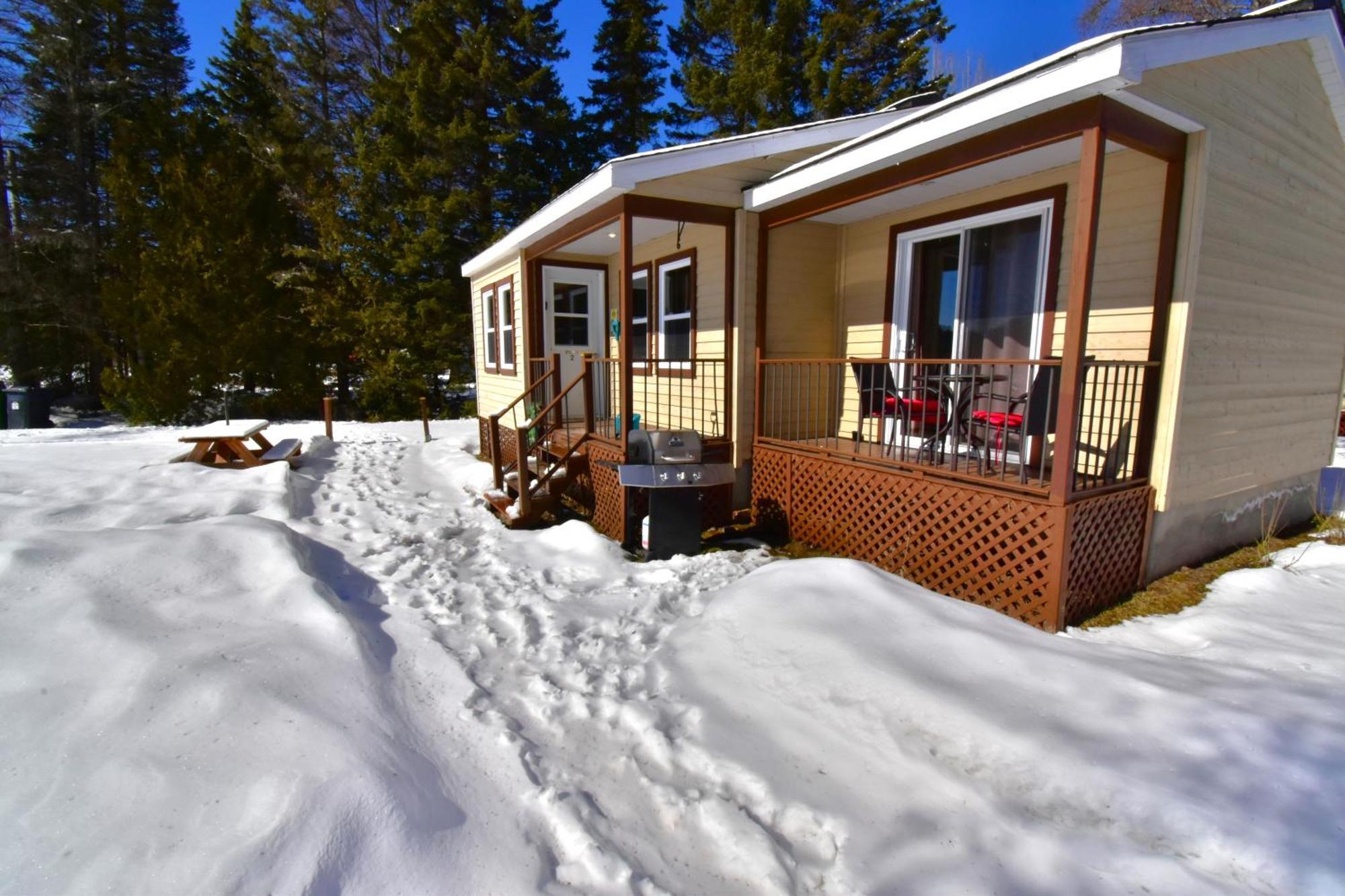 Emme Chalets Sainte-Lucie-de-Doncaster Extérieur photo