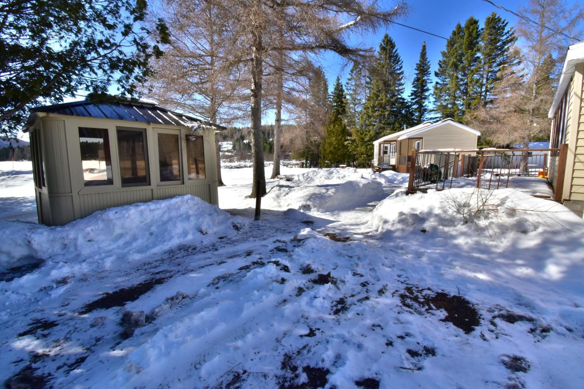 Emme Chalets Sainte-Lucie-de-Doncaster Extérieur photo